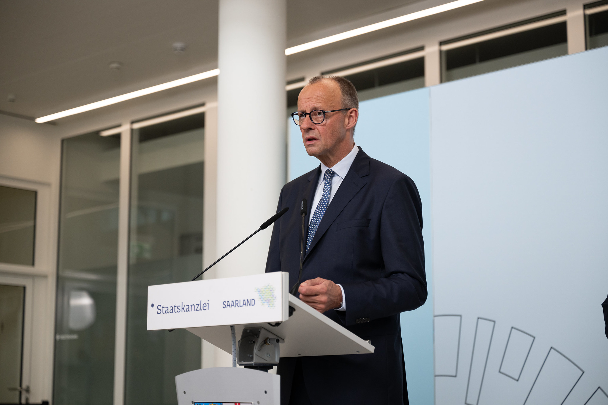 merz Foto Staatskanzlei SaarlandJennifer Weyland https://www.flickr.com/photos/saarland_de/54693348005/