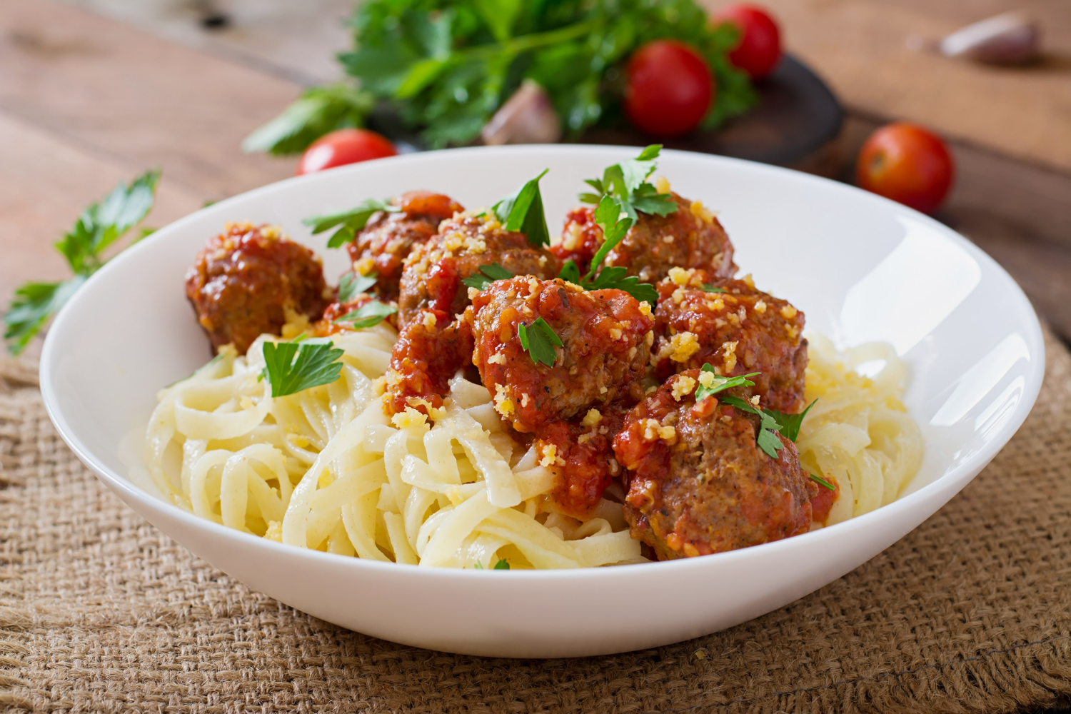 https://www.freepik.com/free-photo/fettuccine-pasta-with-meatballs-tomato-sauce_7698260.htm#fromView=search&page=1&position=43&uuid=c753a7f0-e566-4da1-9ff6-5b524719ceec&query=meat+balls