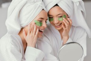 https://www.freepik.com/free-photo/best-friends-using-eye-patches-self-care_14493366.htm#fromView=search&page=4&position=1&uuid=e304d35b-5ba5-45d1-853c-2673c249ce52&query=skin+care