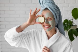 https://www.freepik.com/free-photo/medium-shot-woman-with-face-mask_9956393.htm#fromView=search&page=3&position=6&uuid=ea283ac9-9065-48f4-9247-3d663dda7215&query=face+care+mask