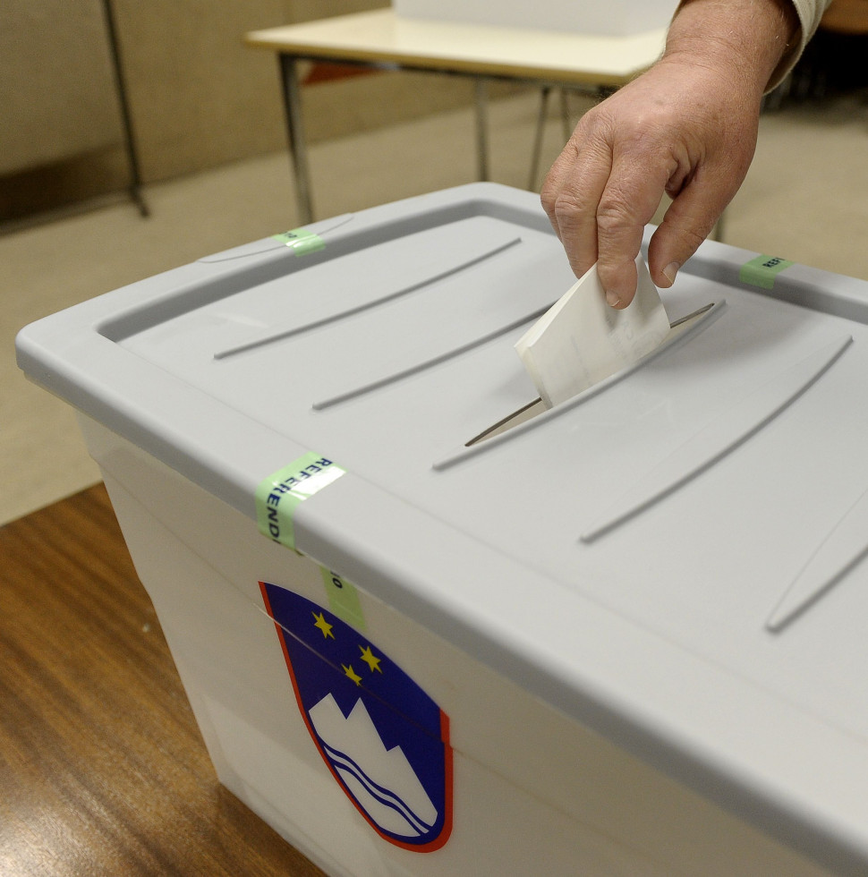 https://www.gov.si/novice/2025-11-19-ob-referendumu-bomo-sprejemali-prijave-domnevnih-krsitev-volilnega-molka/