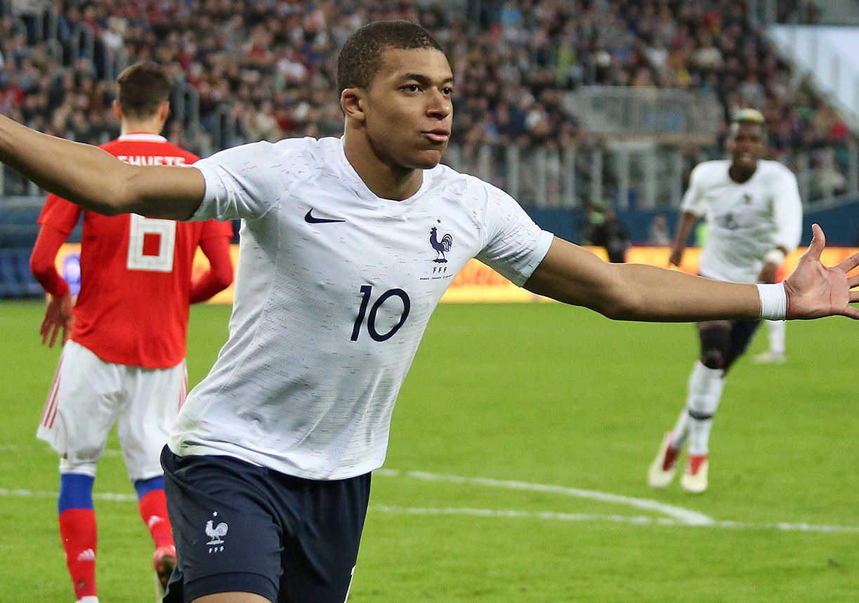 Kylian_Mbappe_celebrating_-_March_2018 https://www.soccer.ru/galery/1042235/photo/718846