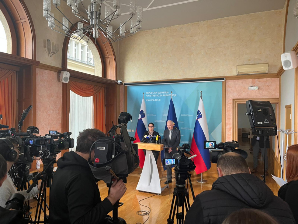 Ministra__FitWzk4MCw5ODAsIjhmMDMzOGIwZjgiXQ