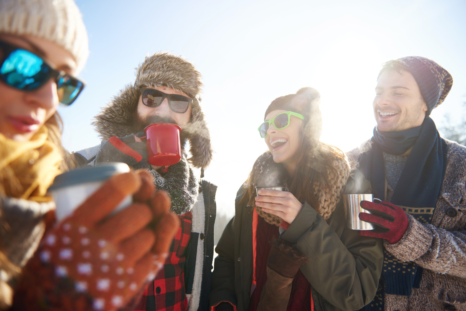 https://www.freepik.com/free-photo/nothing-better-warm-up-than-hot-tea_11800122.htm#fromView=search&page=1&position=1&uuid=9a7ba5a2-3b0c-46aa-9e9d-5a594ffa11e4&query=after+ski+party