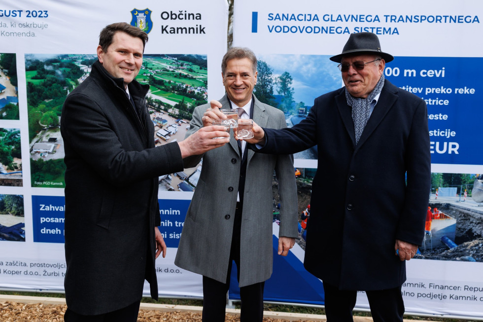 https://www.gov.si/novice/2026-02-24-prenovljeni-vodovod-v-kamniku-in-zadrzevalnik-v-logatcu-za-vecjo-kvaliteto-bivanja-in-varnost-ljudi/