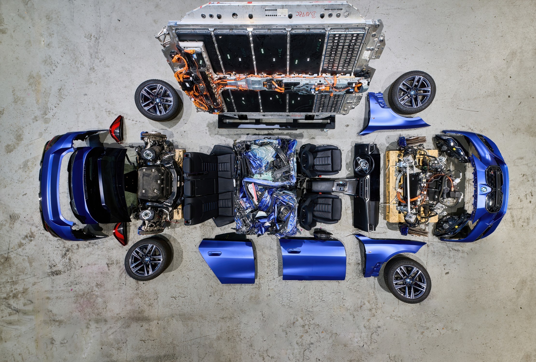 P90629342_lowRes_bmw-rdz-bev