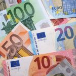 Golobova zapuščina: Proračunski primanjkljaj po pol leta dosegel skoraj 1,2 milijarde evrov
