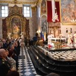Škof Andrej Saje pri maši za domovino: “Prihodnost naroda se začenja v družinah, šolah in človeških srcih”