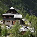Ta planinska koča pod Grintovcem je eden najlepših ciljev na Jezerskem