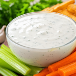 Turisti jo iz ZDA dobesedno nosijo domov: imamo recept za slavno ranch omako, ki osvaja svet