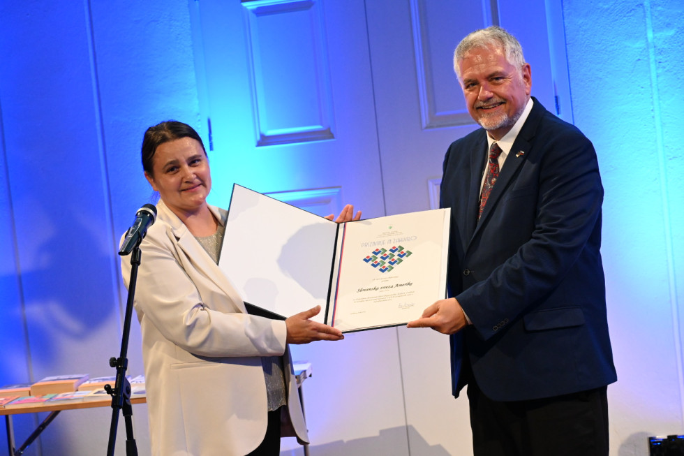 Ministrica Lep Šimenko in Joe Valenčič. | Avtor- Urad za Slovence v zamejstvu in po svetu