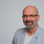 Jeretič: Tudi kritični glasovi morajo imeti dostop do vladnih profilov