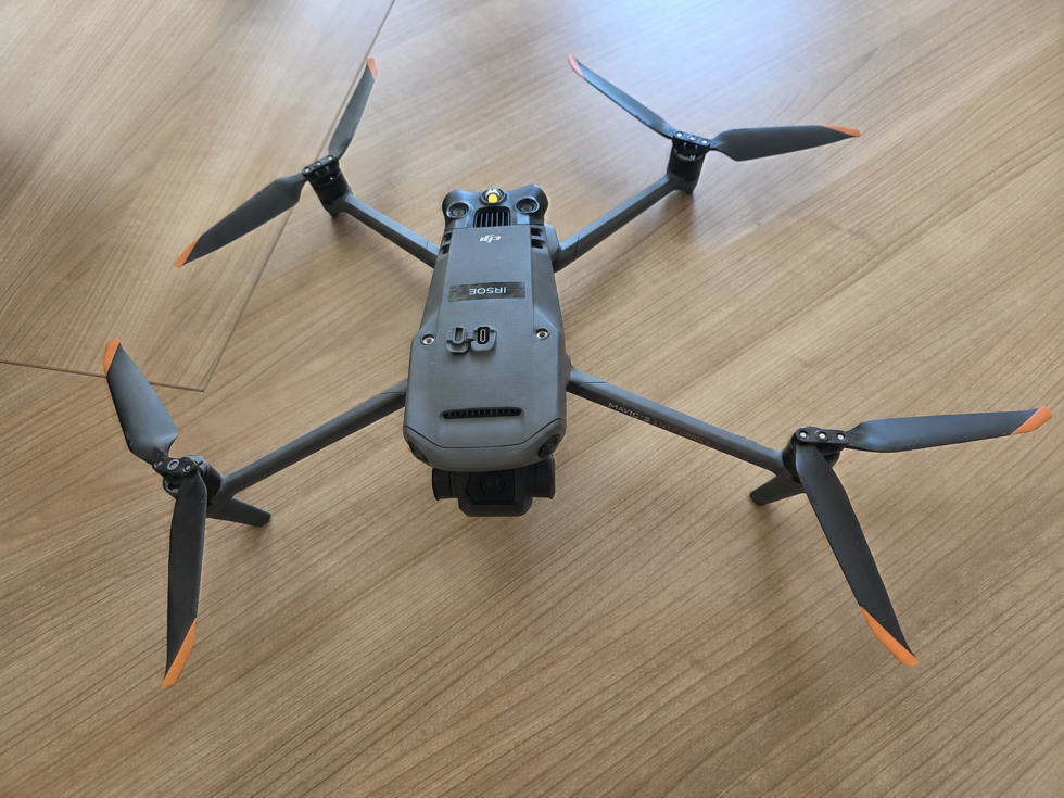 Foto-dron-zadnja-verzija__FitWzk4MCw5ODAsImMyNzFjYWZiODMiXQ