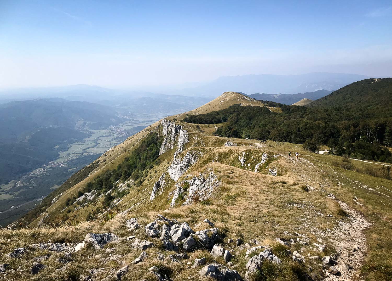 View_west_from_the_Pleša_Peak_on_the_Nanos_Plateau