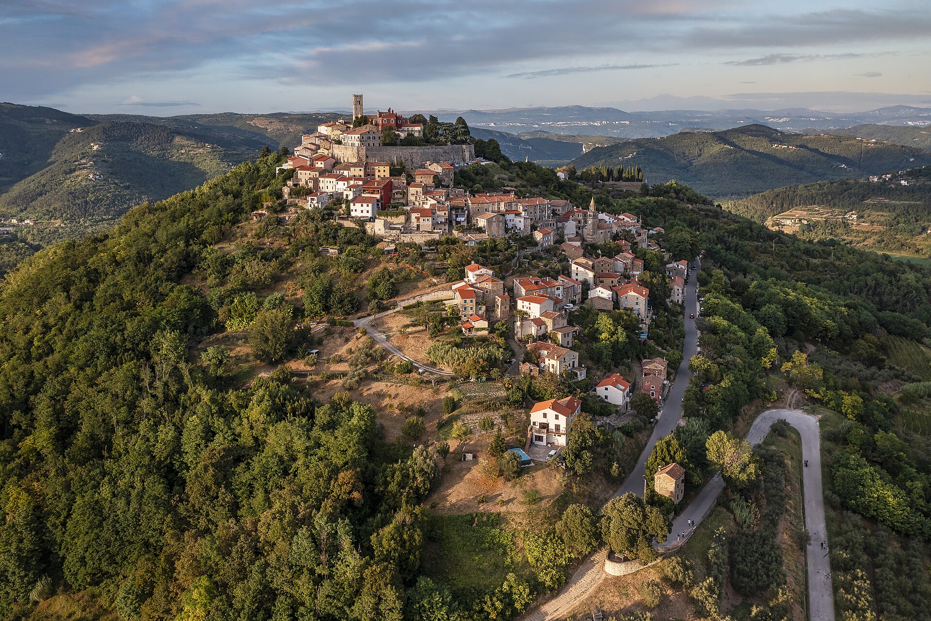Aerial_view_to_Motovun