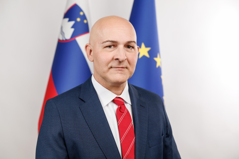 Borut-Roncevic-1-v2__FitWzk4MCw5ODAsIjc0ODVlOWQ4MDYiXQ