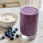 Borovničev smoothie za vroča jutra: Pripravljen v petih minutah in nasiti za več ur