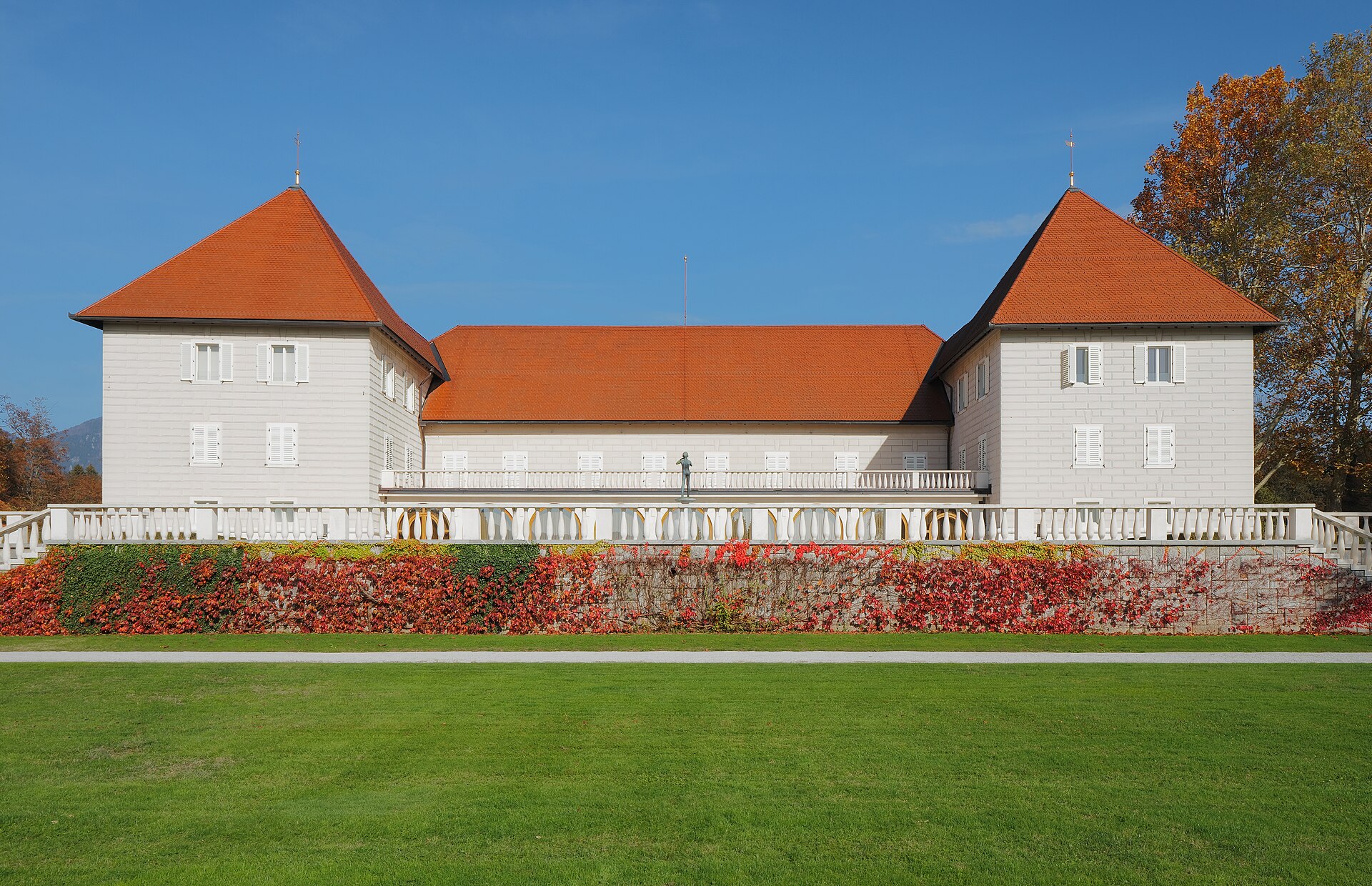 Grad_Brdo_pri_Kranju_(Brdo_Castle,_zoomed)
