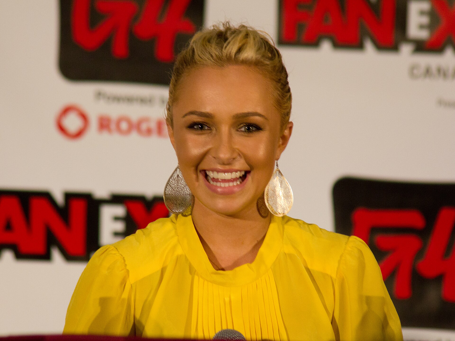 Hayden_Panettiere_in_2011_04