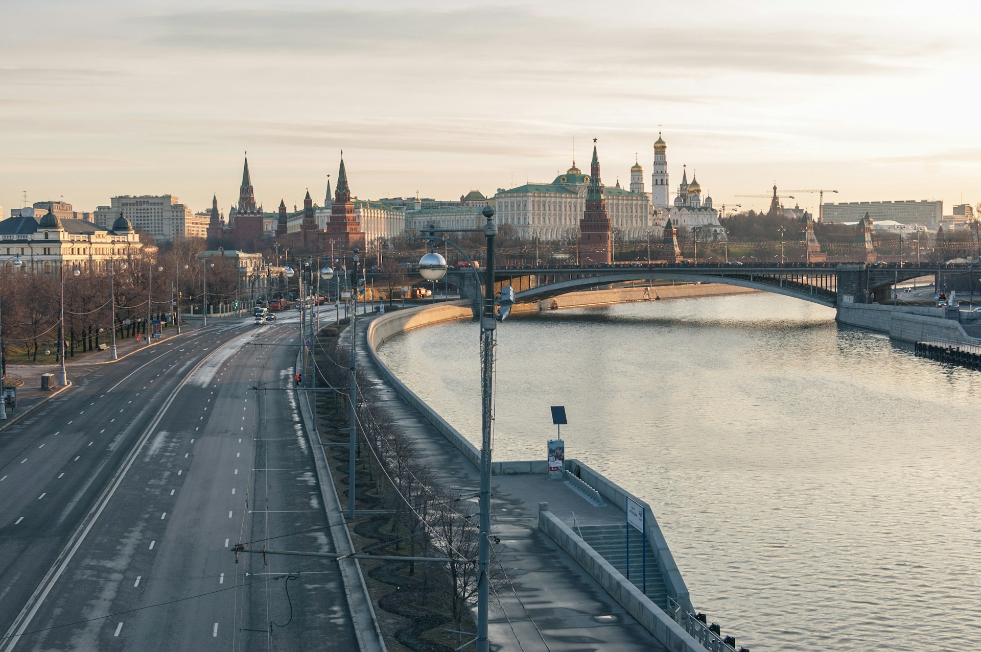 daniil-zameshaev-Th276v50kpo-unsplash