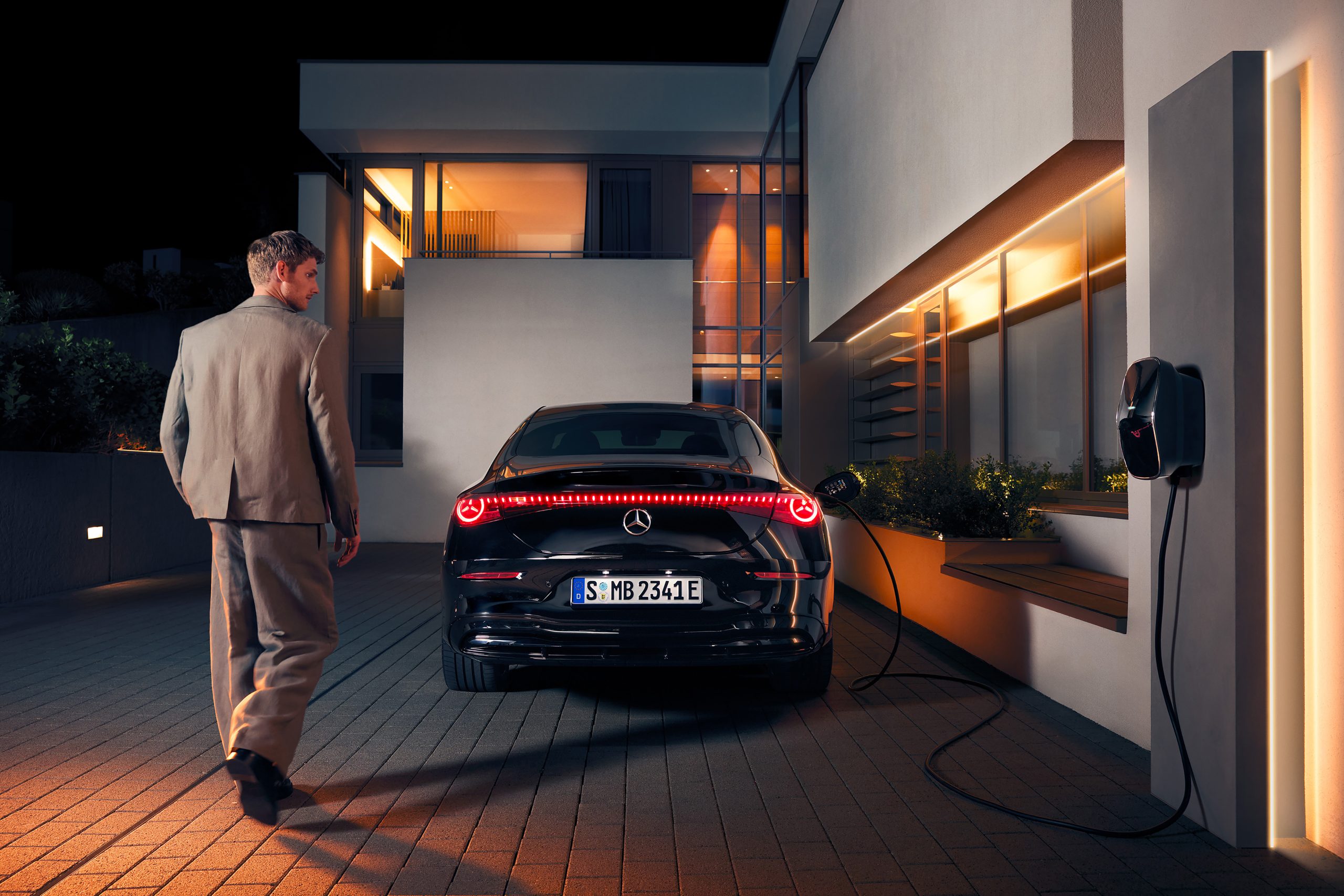 Mit Mercedes-Benz beim Laden des eigenen Elektrofahrzeugs zu Hause sparen