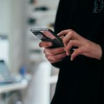 Po koliko letih je res čas za nov telefon? Preverite tri stvari, preden ga zamenjate