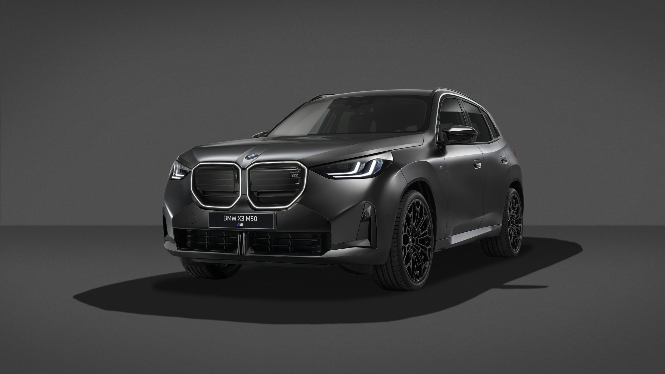 P90653388_lowRes_bmw-x3-m50-xdrive-bl